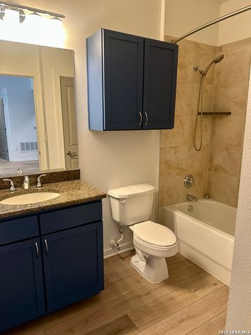7342 Oak Manor Dr Apt 7107, San Antonio, TX 78229