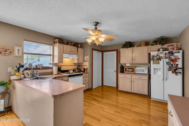19 Assateague Road, Howell, NJ 07731