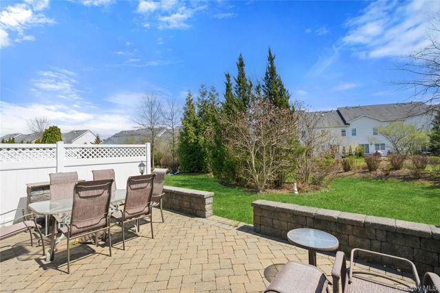 5 Lorien Place, Melville, NY 11747