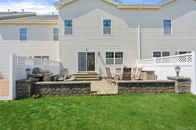 5 Lorien Place, Melville, NY 11747
