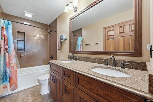 18621 Amstutz Road, Auburn, IN 46706