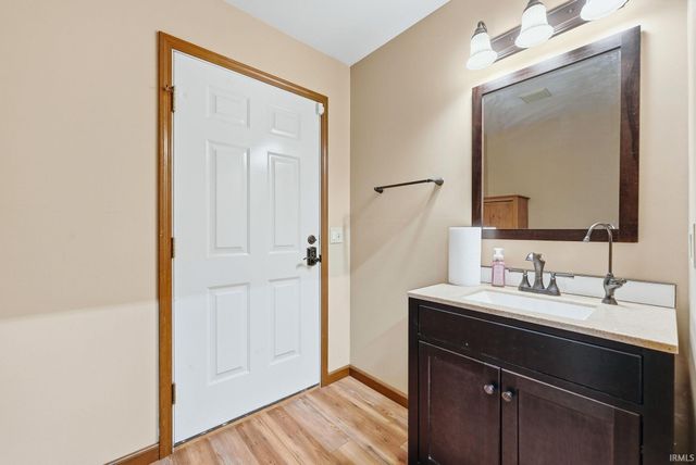 18621 Amstutz Road, Auburn, IN 46706