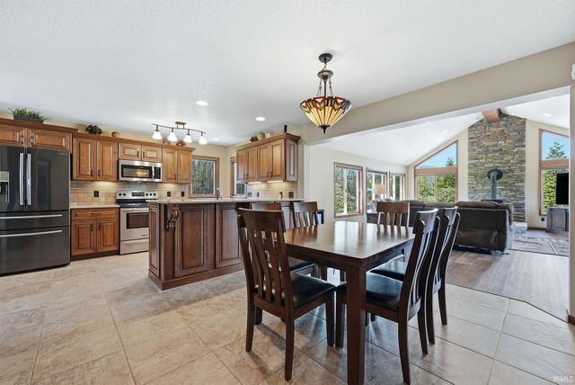 18621 Amstutz Road, Auburn, IN 46706