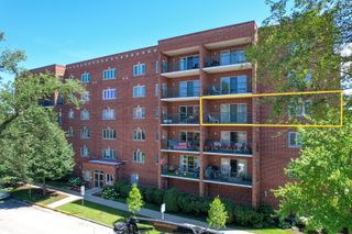 1325 PERRY Street 402, Des Plaines, IL 60016