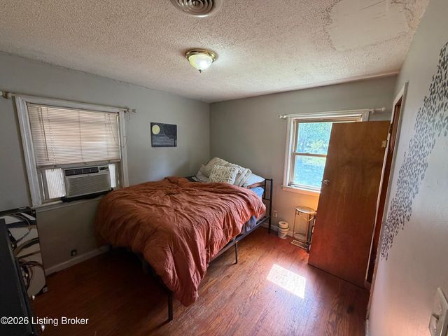 310 Chieftain Dr, Louisville, KY 40118