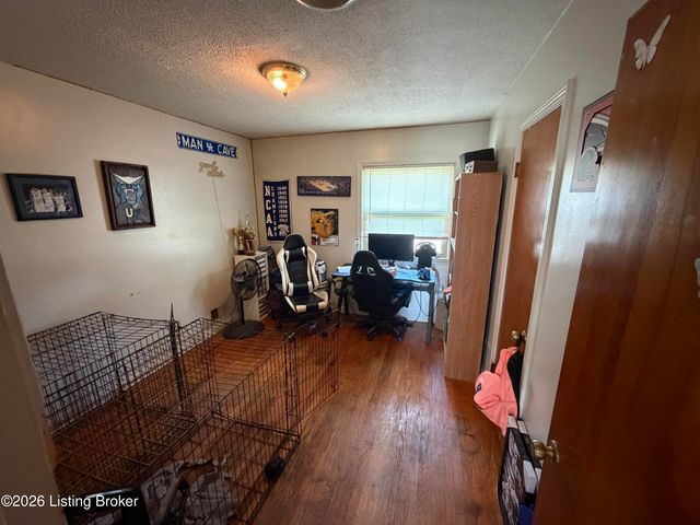 310 Chieftain Dr, Louisville, KY 40118