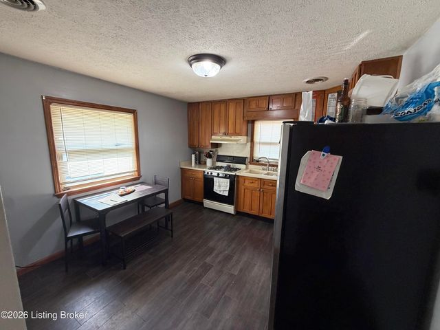 310 Chieftain Dr, Louisville, KY 40118