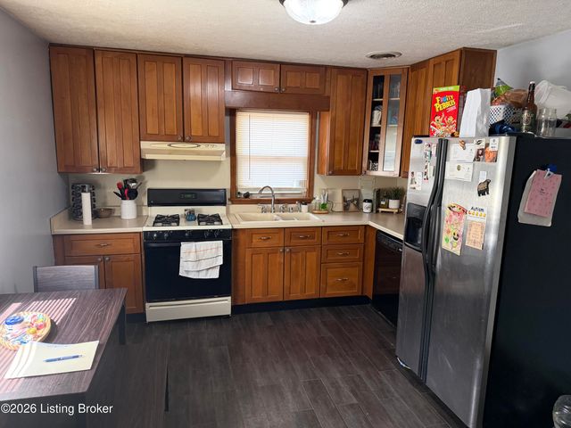 310 Chieftain Dr, Louisville, KY 40118