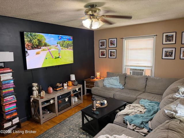 310 Chieftain Dr, Louisville, KY 40118