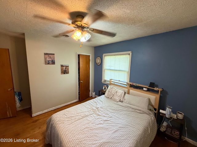 310 Chieftain Dr, Louisville, KY 40118