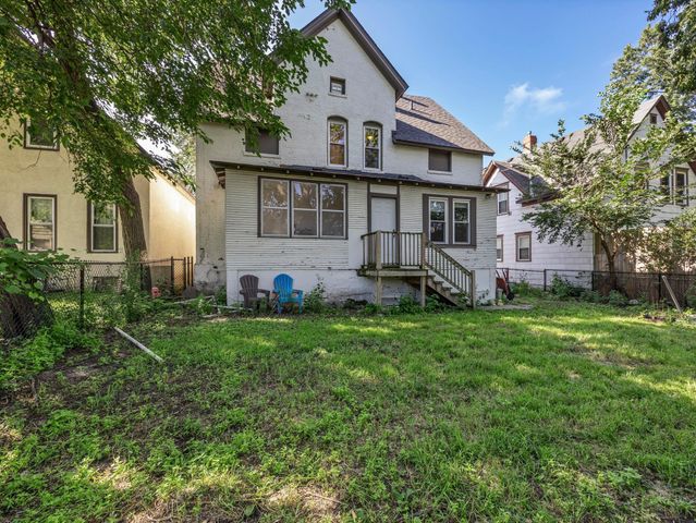 823 20th Avenue NE, Minneapolis, MN 55418