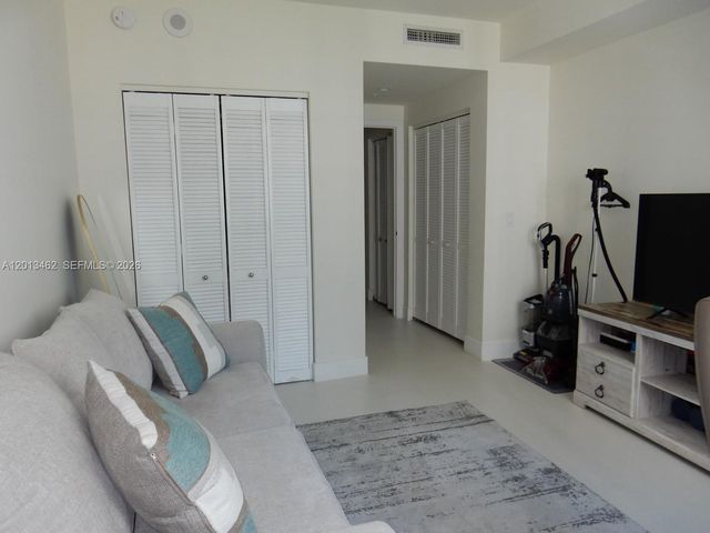 801 Brickell Key Blvd 1102, Miami, FL 33131