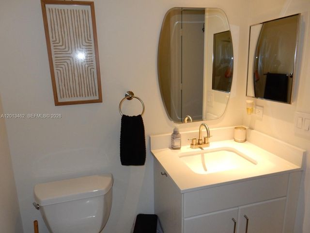 801 Brickell Key Blvd 1102, Miami, FL 33131
