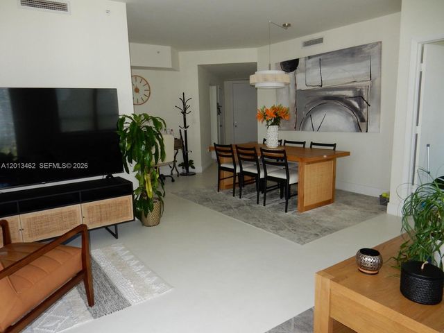 801 Brickell Key Blvd 1102, Miami, FL 33131