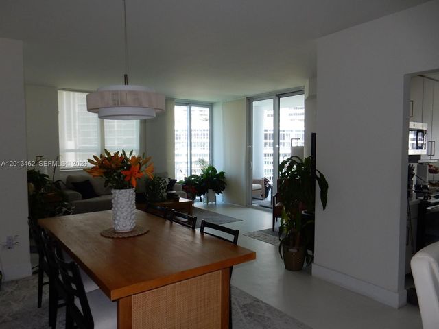801 Brickell Key Blvd 1102, Miami, FL 33131