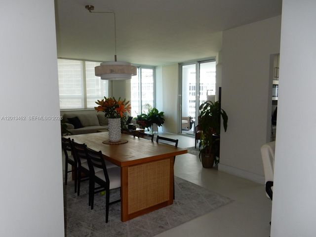 801 Brickell Key Blvd 1102, Miami, FL 33131