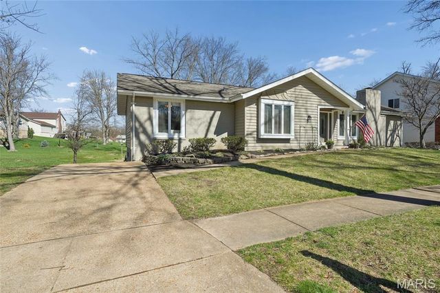 15261 Golden Rain Drive, Chesterfield, MO 63017
