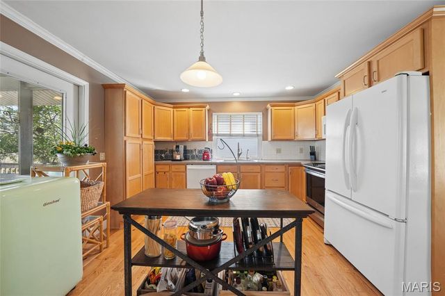 15261 Golden Rain Drive, Chesterfield, MO 63017