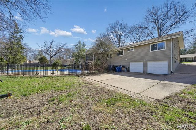 15261 Golden Rain Drive, Chesterfield, MO 63017