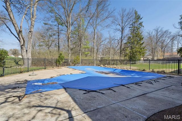 15261 Golden Rain Drive, Chesterfield, MO 63017