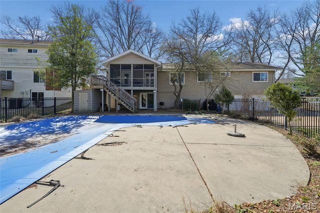 15261 Golden Rain Drive, Chesterfield, MO 63017