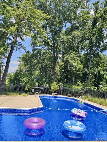 15261 Golden Rain Drive, Chesterfield, MO 63017