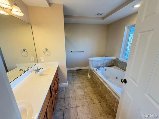 9314 E Vista Drive, Hillsboro, MO 63050