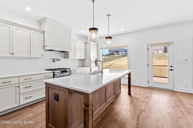 6205 Brentwood Dr, Crestwood, KY 40014