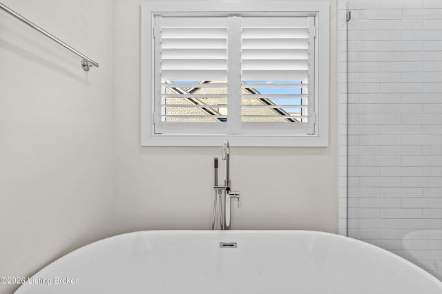 6205 Brentwood Dr, Crestwood, KY 40014