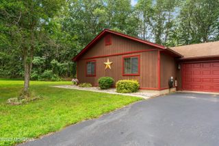 5 Flamingo Drive, Howell, NJ 07731