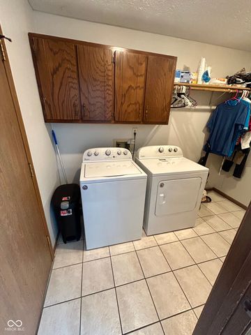 6391 Crimson Circle East Drive, Indianapolis, IN 46227