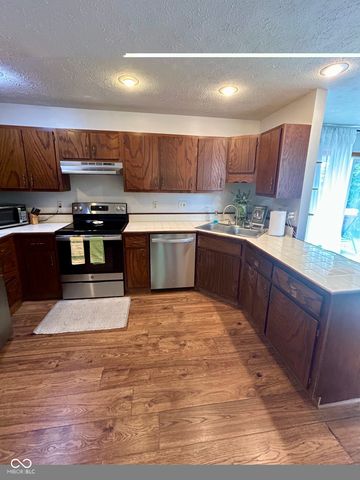 6391 Crimson Circle East Drive, Indianapolis, IN 46227