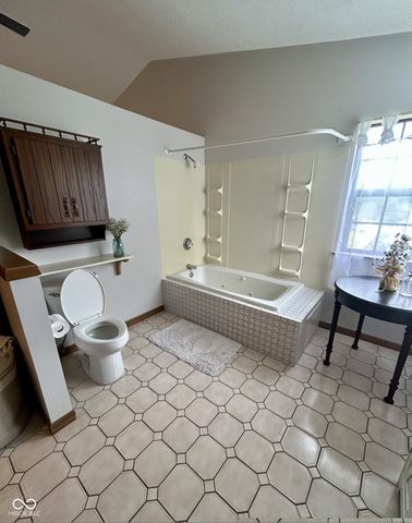 6391 Crimson Circle East Drive, Indianapolis, IN 46227