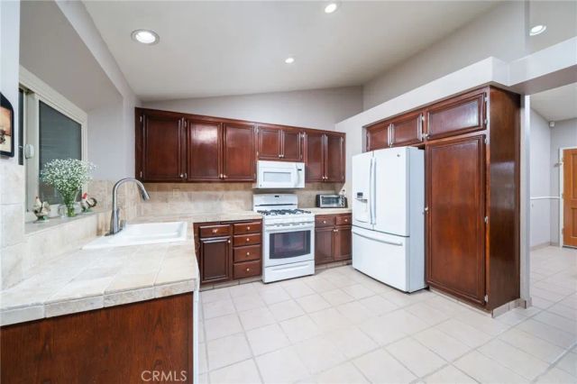 135 Bold Venture, Perris, CA 92571