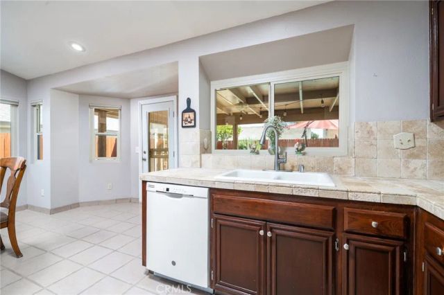135 Bold Venture, Perris, CA 92571