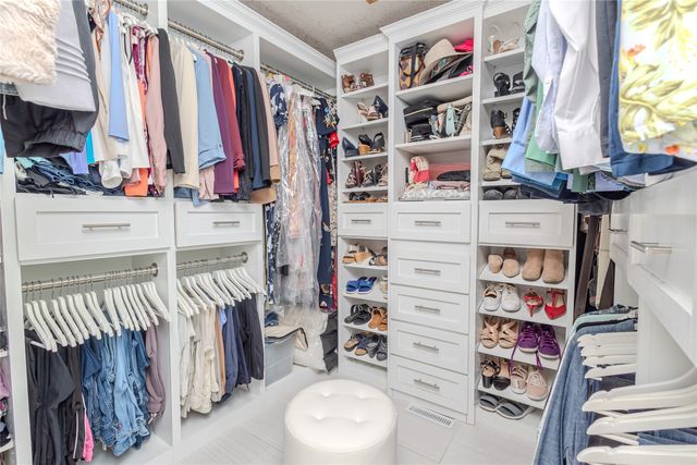 1401 NW Cedarwood Drive, Ankeny, IA 50023