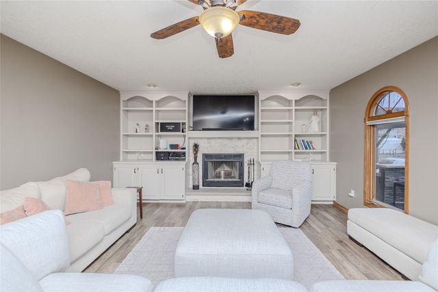 1401 NW Cedarwood Drive, Ankeny, IA 50023