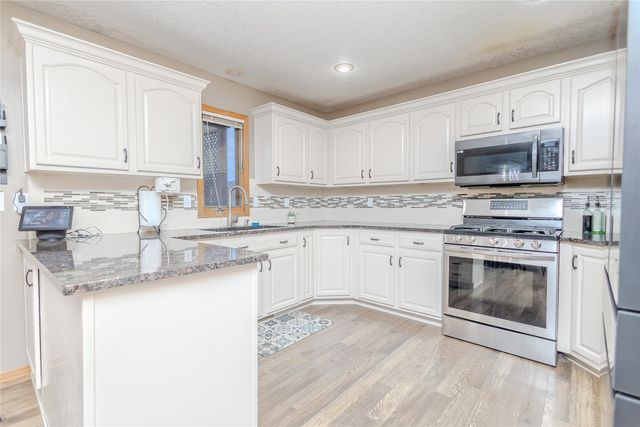 1401 NW Cedarwood Drive, Ankeny, IA 50023