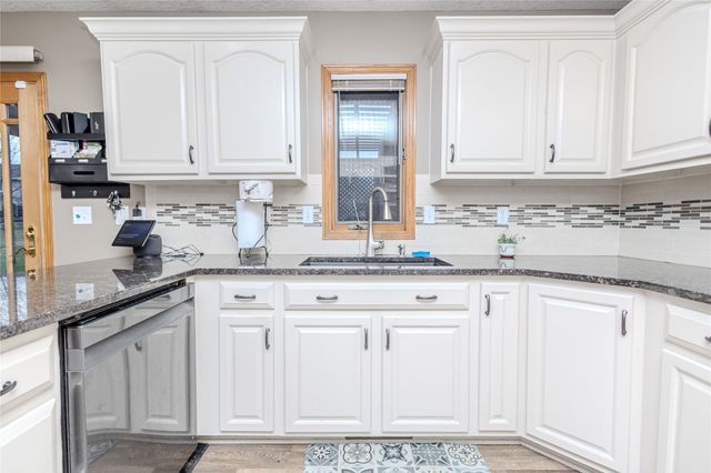 1401 NW Cedarwood Drive, Ankeny, IA 50023