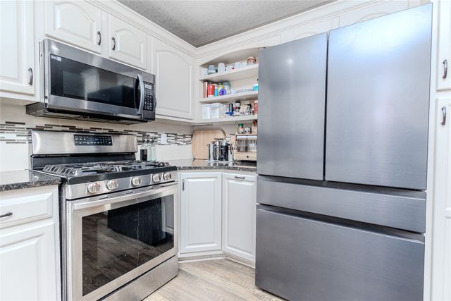 1401 NW Cedarwood Drive, Ankeny, IA 50023