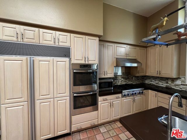 2357 Brookshire Lane, Los Angeles, CA 90077