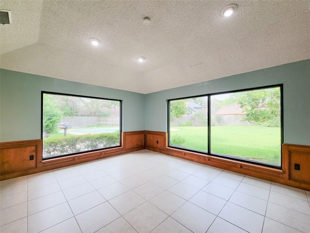 3 Thunderbird Circle, Baytown, TX 77521
