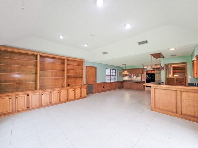 3 Thunderbird Circle, Baytown, TX 77521