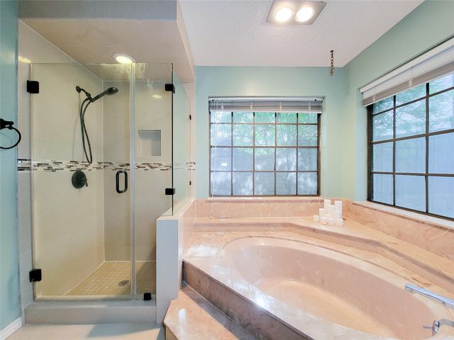 3 Thunderbird Circle, Baytown, TX 77521