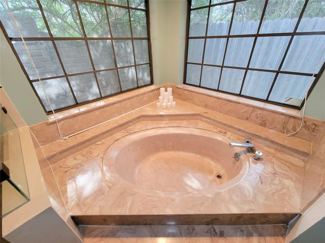 3 Thunderbird Circle, Baytown, TX 77521