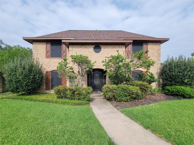 3 Thunderbird Circle, Baytown, TX 77521