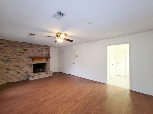 3 Thunderbird Circle, Baytown, TX 77521