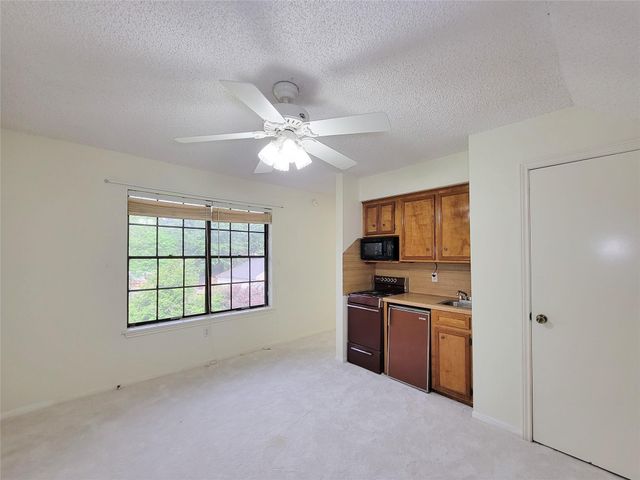 3 Thunderbird Circle, Baytown, TX 77521