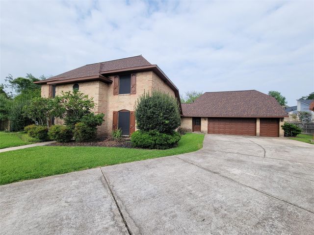 3 Thunderbird Circle, Baytown, TX 77521