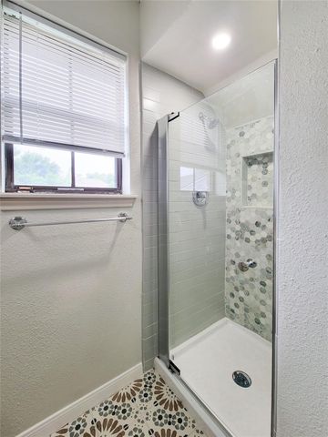 3 Thunderbird Circle, Baytown, TX 77521